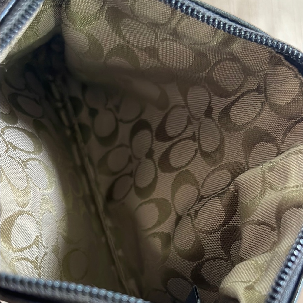 Luxury Coach Black Leather Clutch with Contrast Stitching - Picture 7 of 7